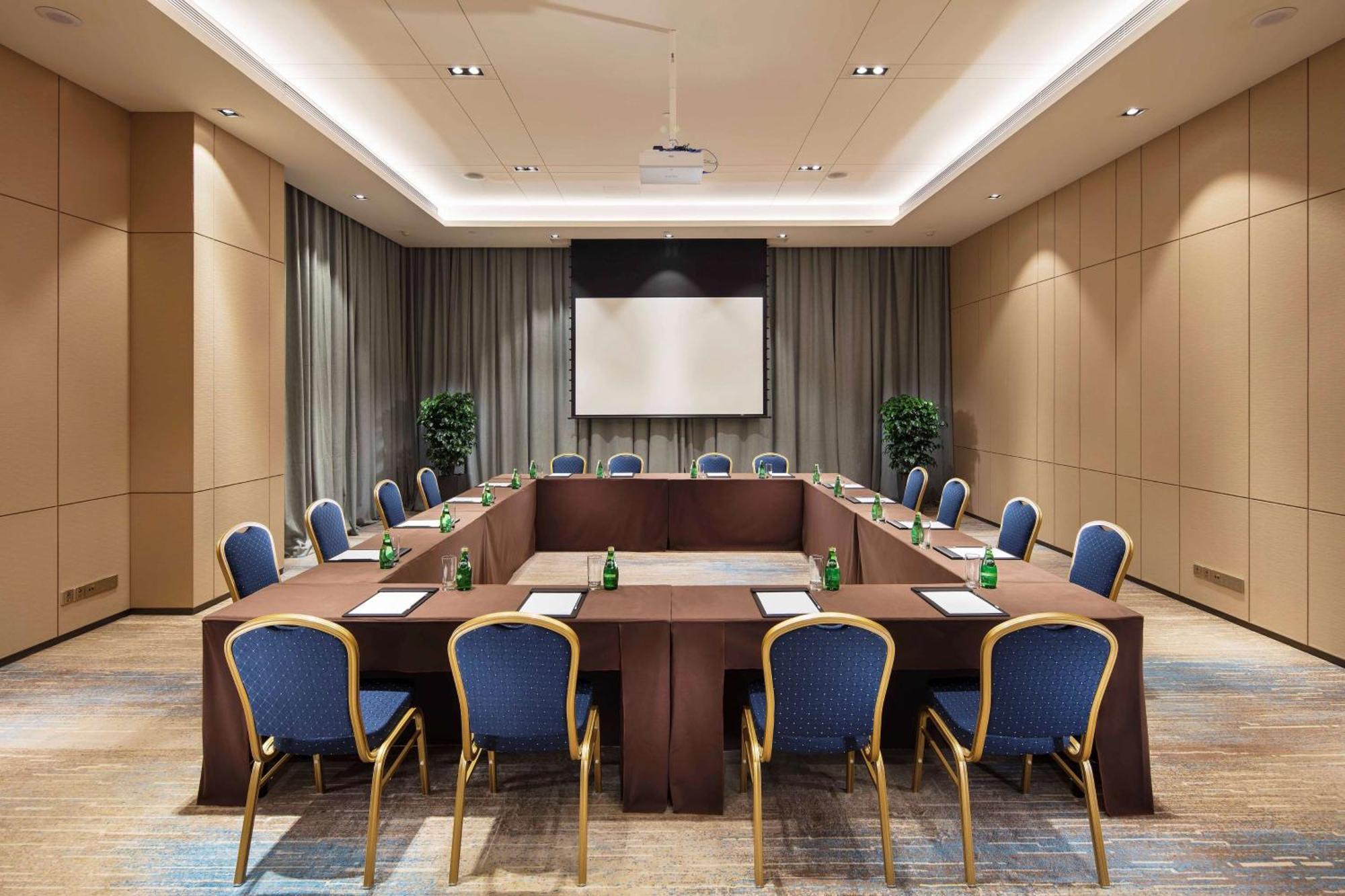 Hilton Garden Inn Shiyan Extérieur photo